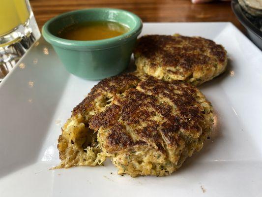 The crab cakes with garlic butter