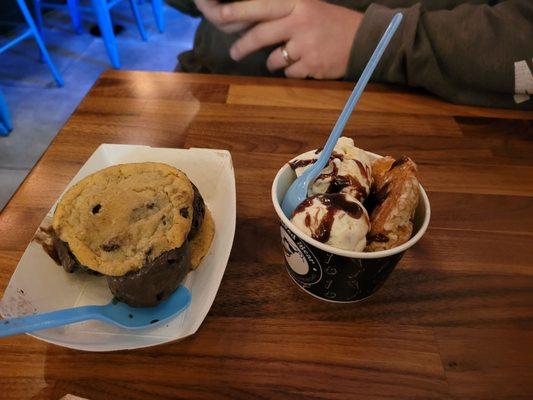 Cookie icecream sandwich and Cookie sundae.