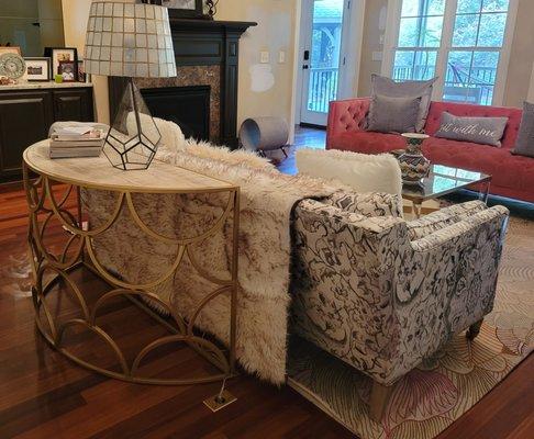 Beautiful sofa table!