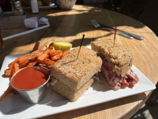 Reuben sandwich