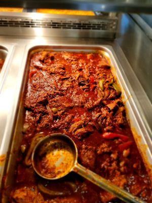 Hot food counter where you can serve yourself: Birria de res