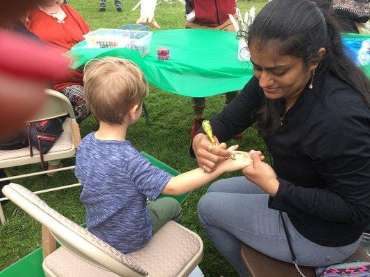 Henna for kids @ IndiaFest:)