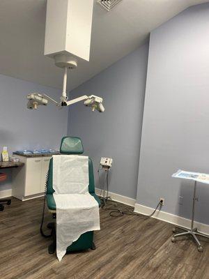 One of several exam rooms. VERY tall ceilings!