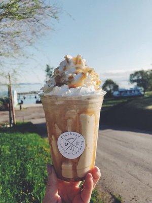 Caramel Drizzle Frappe!!