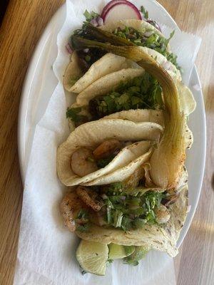 Tacos Mixtos (camarones y bistec)