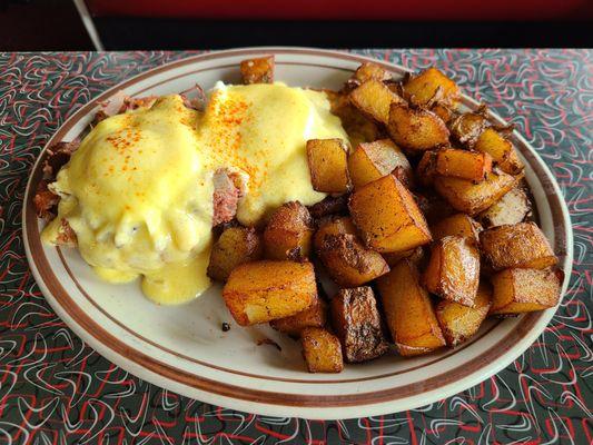 Irish Benedict w/ homemade corned beef hash & home fries.