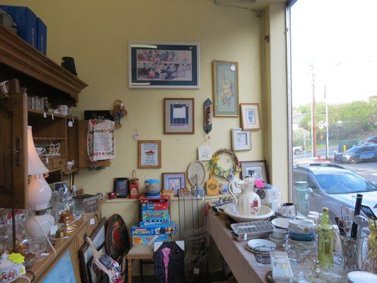 While Kit 'N Kaboodle Thrift offers mostly clothing, there is some household items too!