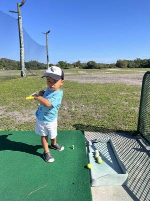 Great for toddlers and new golfers. Not for the good bougie golfers (like me). But fun for the family.