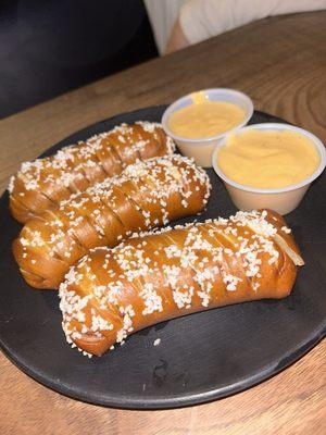 BEER CHEESE W/SOFT PRETZEL BITES