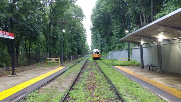 Inbound train departing Valley Road