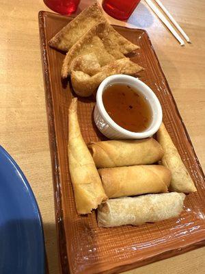 Sampler the shrimp and crab Rangoon were my favorite but all were delicious.