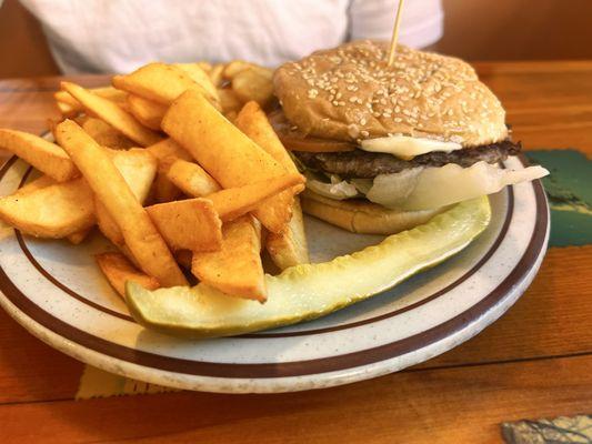 Cheeseburger w/steak fries