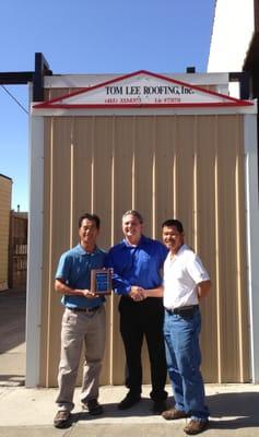 IB Roof Systems has Awarded the 100,000 SF(square feet) Award to Tom Lee Roofing for Outstanding Performance in Sales & Insulation!