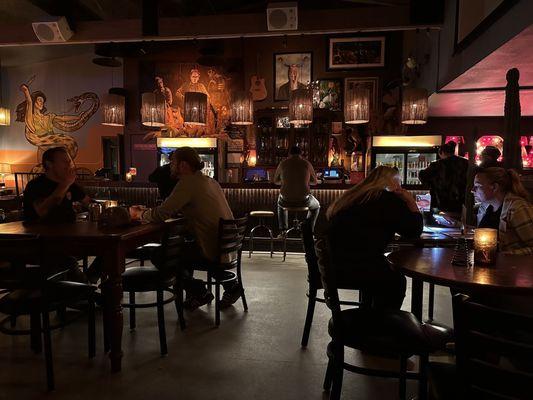 Crowds start to arrive at Snakebit Roadhouse