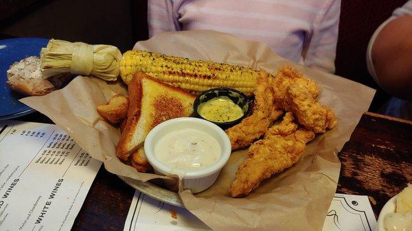 Kids meal chicken tender plate