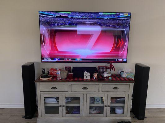 Living room installation. Mounted tv and speaker installation