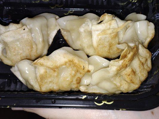 6 Japanese Gyoza