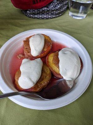 peach crisp with homemade whip cream