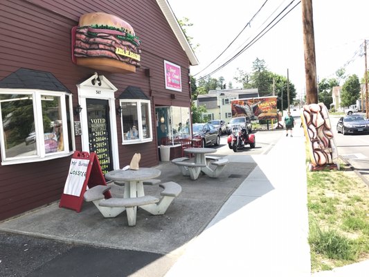 5/24/22 Vinny's is a nice little deli.