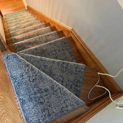 Korkmaz rugs and flooring installed dynamic rugs runner on the stairs. #korkmazrugsfloors #mohawkstyle #maslandcarpet #tuftexcarpets