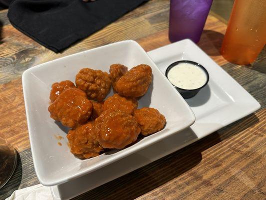 Boneless wings, hot, with ranch dressing