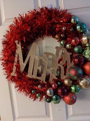 Mom's wreath on entrance door to her apartment-she's in the Christmas spirit!