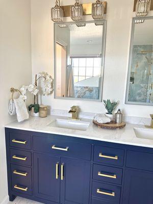 Vanity with dual sinks and lots of storage