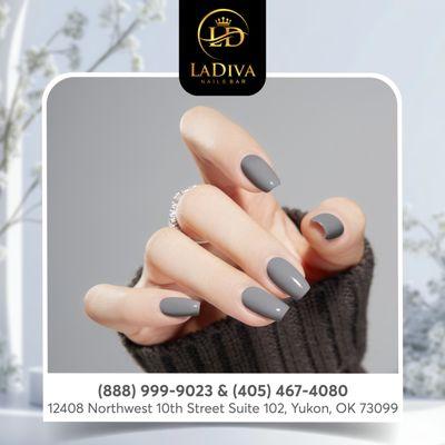 Stylish grey nails for summer vibes! Stay cool and classy.