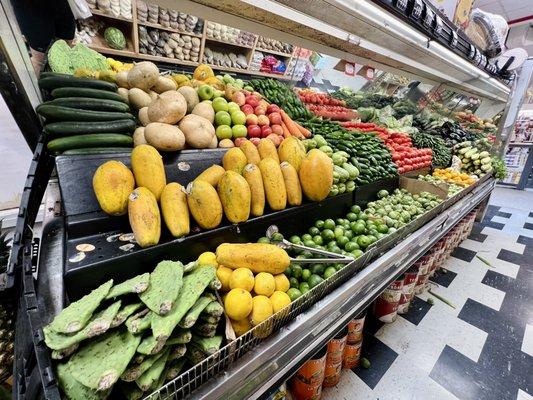 Sweet grocery store and bakery! Love how lined up their produce is.