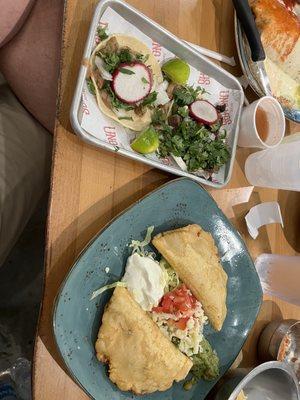 Tacos an empanadas