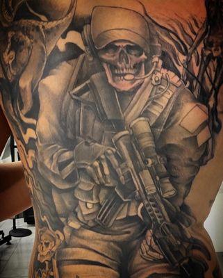 Tattooer Phillip Mendoza