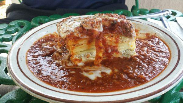 A big ol' brick o' lasagna. And only a half order at that.