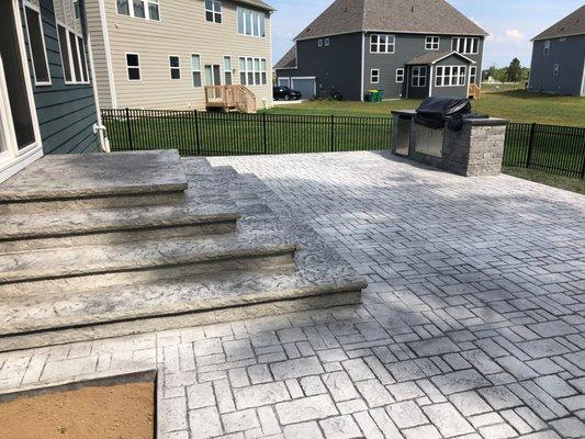 Cobblestone Stamped and colored backyard concrete patio