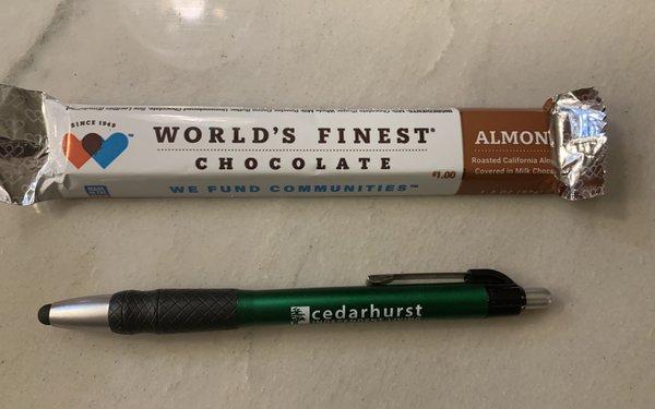 We want our old bars back.   C'mon World's Finest!These are tiny, no taste. Where's the almond? ? I'd rather just write a check.