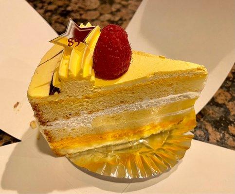 Mango brûlée cake