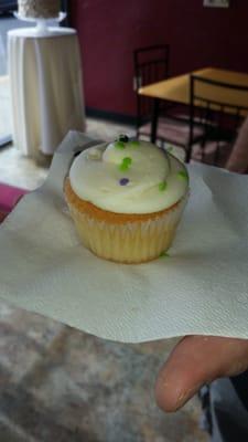 Italian sweet cream cupcake $2 each