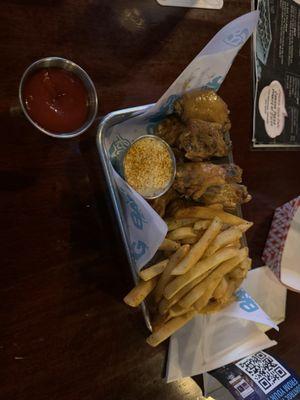 Lemon pepper wings basket with delicious fries!!