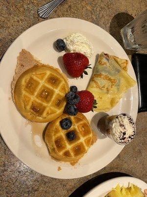 Brunch buffet waffles/crepe/fruit