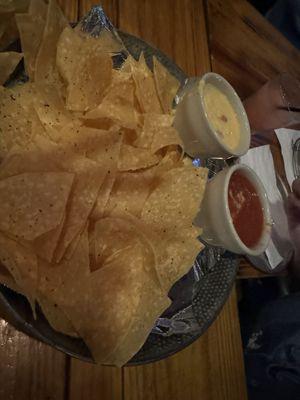 Chips, queso and salsa