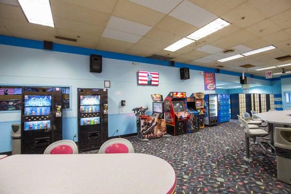 Arcades/Vending Machines/Lockers along the side