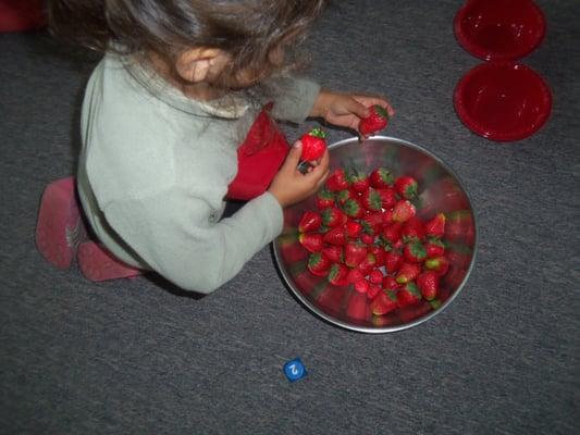 Counting strawberries math game.