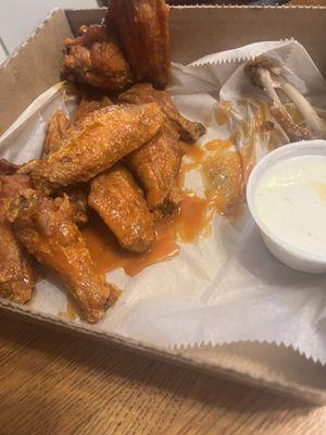 Medium buffalo wings with ranch