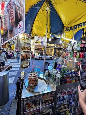 Hot Dog stand - PSA - this stand does not honor prices on their signs.