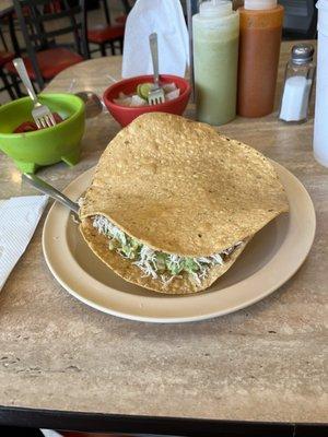 Tostada mixta de pechuga.