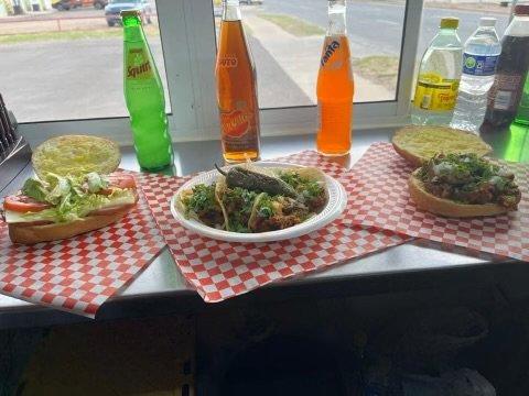 Tacos y Tortas