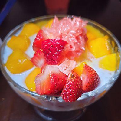 A3. Snow White Mango Juice with Sago and Pomelo with Ice Cream (added strawberries)