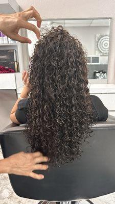 Perfectly done! Curly hair was made fabulous.