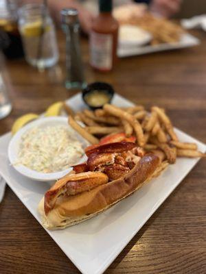 Hot lobster roll