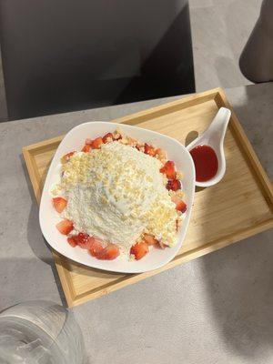 Strawberry bingsu