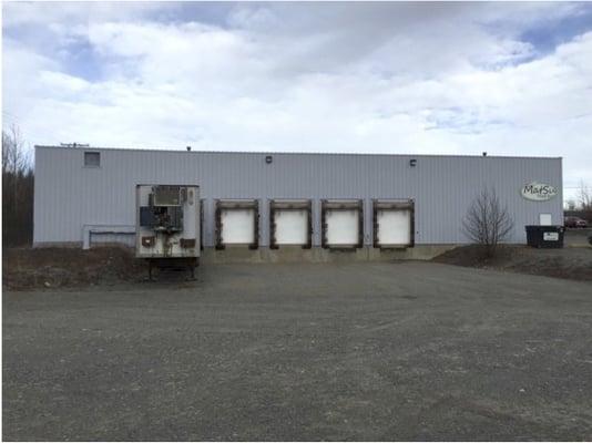 (5) Dock high doors and (1) 20' drive in door